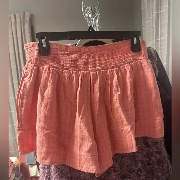 Kimchi Blue Caroline Smocked Waistband Linen-Blend Short - Picture 6 of 7